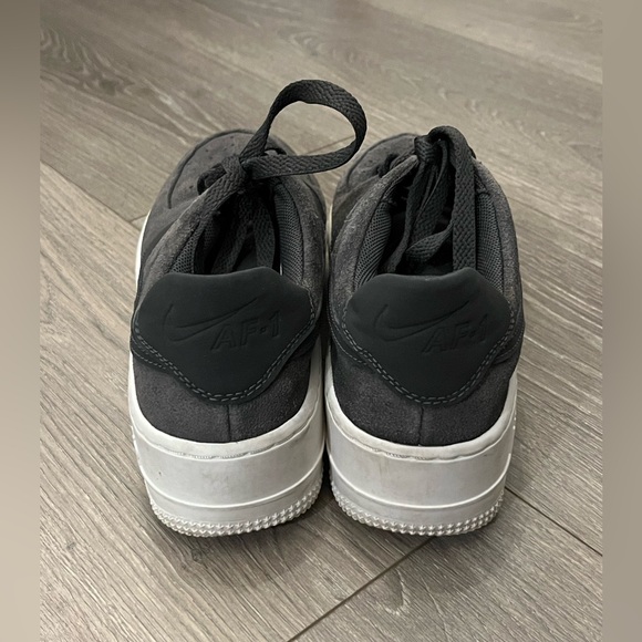 EUC Like New Nike Air Force 1 Shoes Size 8 Color Gray and Black - Picture 4 of 11
